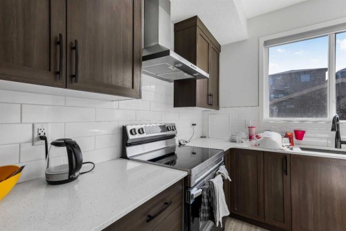 15 Edith Passage Nw, Calgary, AB - Indoor Photo Showing Kitchen