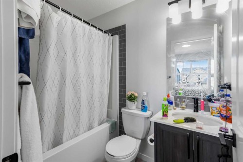 15 Edith Passage Nw, Calgary, AB - Indoor Photo Showing Bathroom