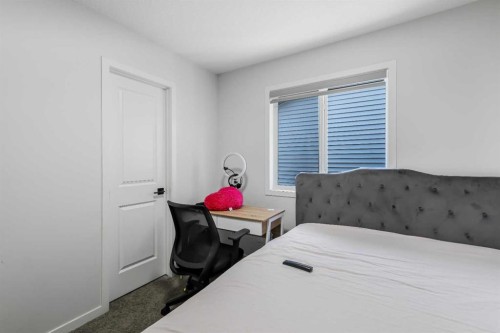 15 Edith Passage Nw, Calgary, AB - Indoor Photo Showing Bedroom