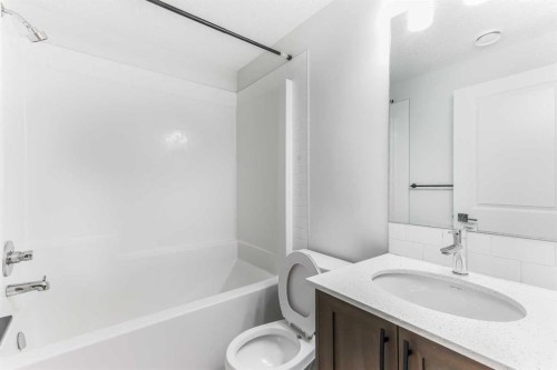 15 Edith Passage Nw, Calgary, AB - Indoor Photo Showing Bathroom