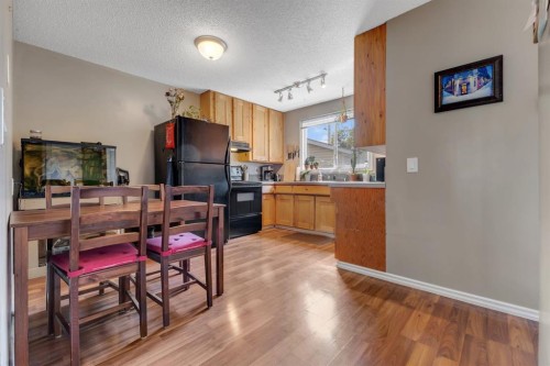 120 Pennsburg Way Se, Calgary, AB - Indoor Photo Showing Kitchen