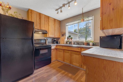 120 Pennsburg Way Se, Calgary, AB - Indoor Photo Showing Kitchen