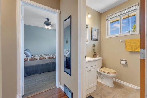 120 Pennsburg Way Se, Calgary, AB - Indoor Photo Showing Bathroom
