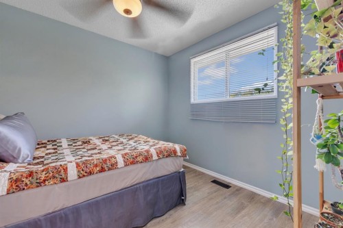 120 Pennsburg Way Se, Calgary, AB - Indoor Photo Showing Bedroom