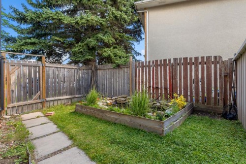 120 Pennsburg Way Se, Calgary, AB - Outdoor