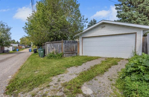 120 Pennsburg Way Se, Calgary, AB - Outdoor