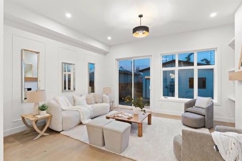 610 24A Street Nw, Calgary, AB - Indoor Photo Showing Living Room