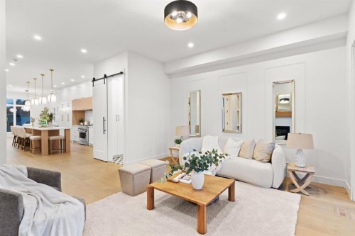 610 24A Street Nw, Calgary, AB - Indoor Photo Showing Living Room