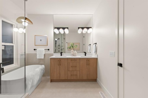 610 24A Street Nw, Calgary, AB - Indoor Photo Showing Bathroom