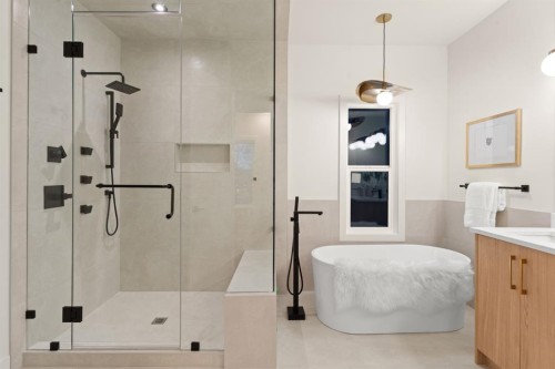 610 24A Street Nw, Calgary, AB - Indoor Photo Showing Bathroom