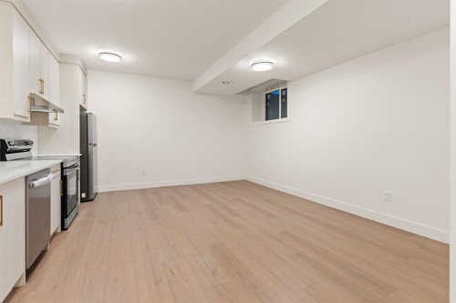 610 24A Street Nw, Calgary, AB - Indoor Photo Showing Kitchen