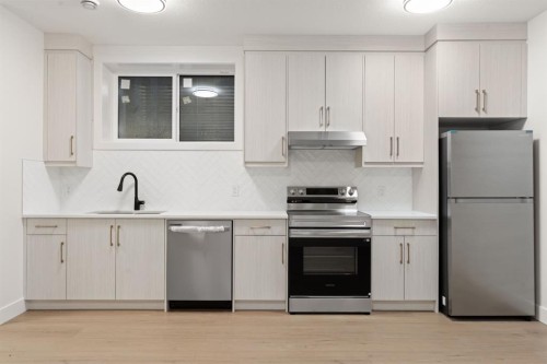 610 24A Street Nw, Calgary, AB - Indoor Photo Showing Kitchen