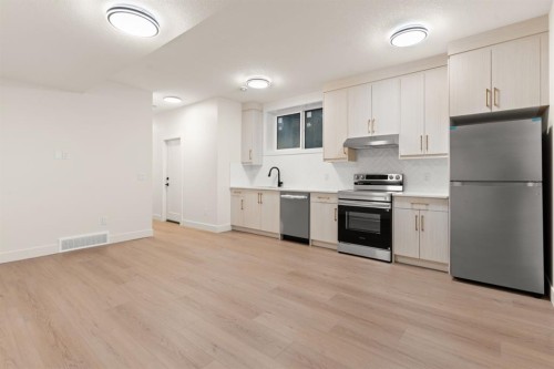 610 24A Street Nw, Calgary, AB - Indoor Photo Showing Kitchen