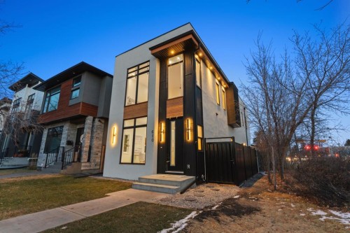 610 24A Street Nw, Calgary, AB - Outdoor