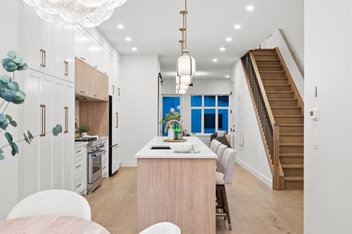 610 24A Street Nw, Calgary, AB - Indoor