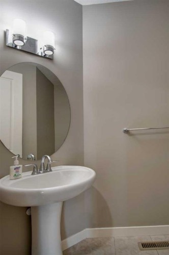 1796 Panatella Boulevard Nw, Calgary, AB - Indoor Photo Showing Bathroom