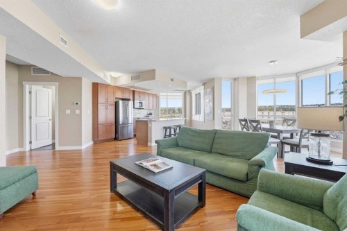 1005-32 Varsity Estates Circle Nw, Calgary, AB - Indoor Photo Showing Living Room