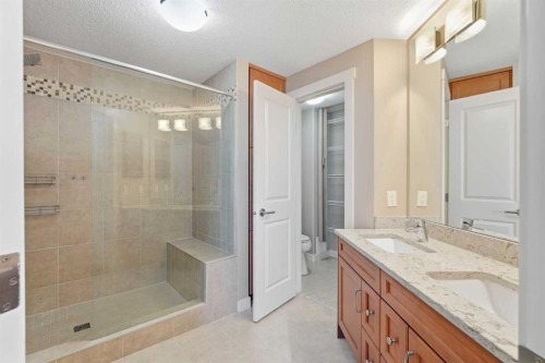 1005-32 Varsity Estates Circle Nw, Calgary, AB - Indoor Photo Showing Bathroom