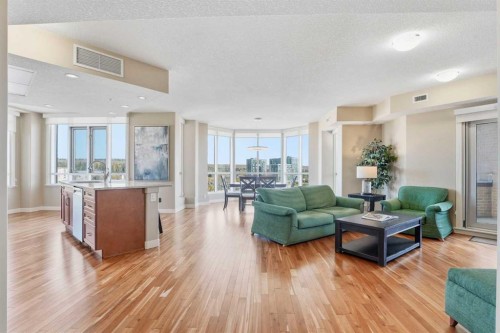 1005-32 Varsity Estates Circle Nw, Calgary, AB - Indoor Photo Showing Living Room