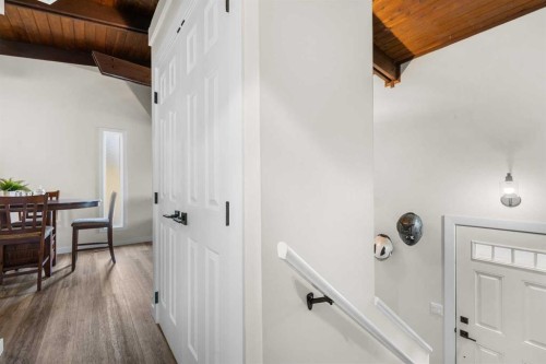 615 Sabrina Road Sw, Calgary, AB - Indoor Photo Showing Other Room