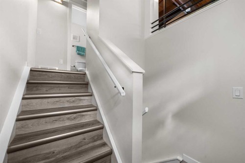 615 Sabrina Road Sw, Calgary, AB - Indoor Photo Showing Other Room