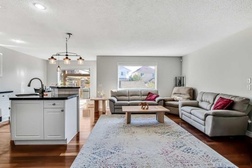 189 Coral Springs Court Ne, Calgary, AB - Indoor Photo Showing Living Room