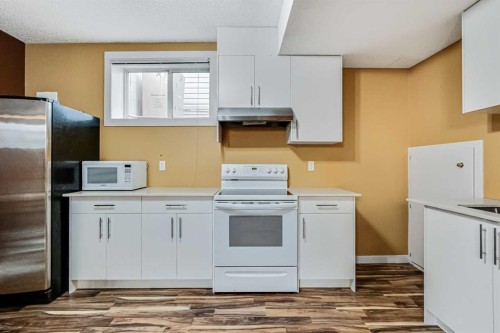 189 Coral Springs Court Ne, Calgary, AB - Indoor Photo Showing Kitchen