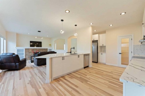 20 Sherwood Circle Nw, Calgary, AB - Indoor Photo Showing Other Room