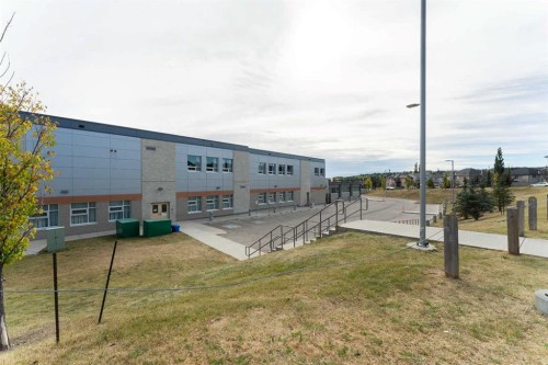 20 Sherwood Circle Nw, Calgary, AB - Outdoor