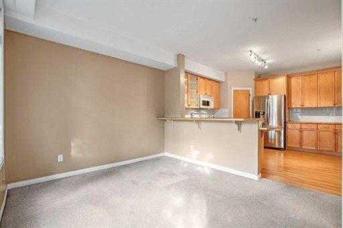 108-15 Everstone Drive Sw, Calgary, AB - Indoor Photo Showing Kitchen