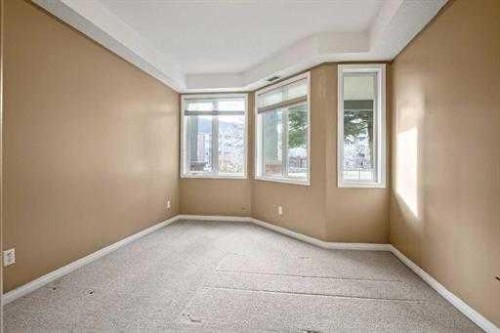 108-15 Everstone Drive Sw, Calgary, AB - Indoor Photo Showing Other Room
