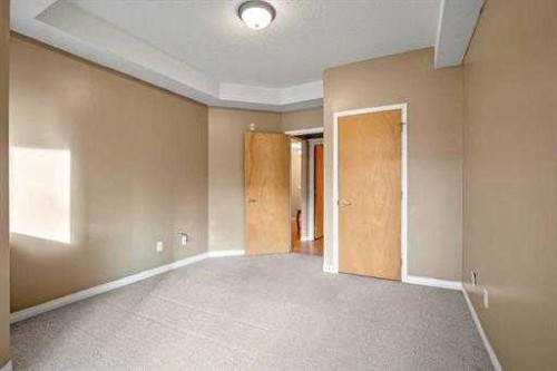 108-15 Everstone Drive Sw, Calgary, AB - Indoor Photo Showing Other Room