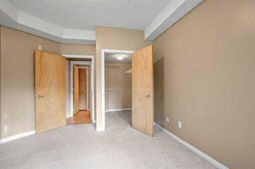 108-15 Everstone Drive Sw, Calgary, AB - Indoor Photo Showing Other Room
