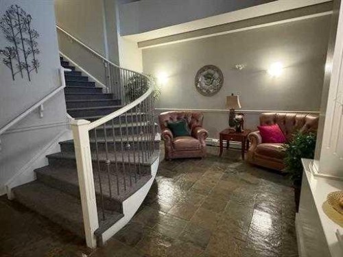 108-15 Everstone Drive Sw, Calgary, AB - Indoor Photo Showing Other Room