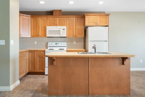 17 Deer Coulee Drive, Didsbury, AB - Indoor Photo Showing Kitchen