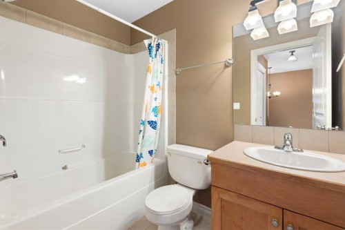 17 Deer Coulee Drive, Didsbury, AB - Indoor Photo Showing Bathroom