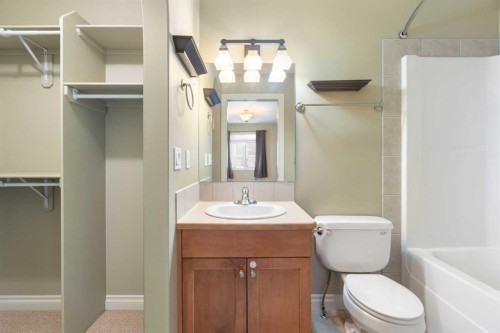 17 Deer Coulee Drive, Didsbury, AB - Indoor Photo Showing Bathroom