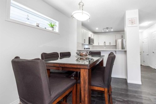 32 Yorkville Avenue Sw, Calgary, AB - Indoor Photo Showing Dining Room