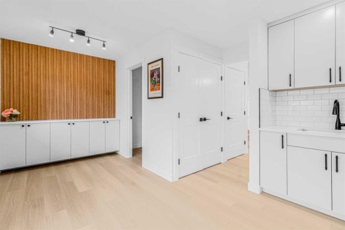 2-112 Erin Grove Close Se, Calgary, AB - Indoor