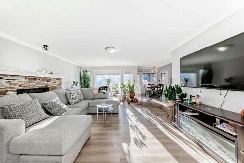 1221 Millview Road Sw, Calgary, AB - Indoor Photo Showing Living Room