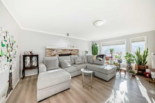1221 Millview Road Sw, Calgary, AB - Indoor Photo Showing Living Room