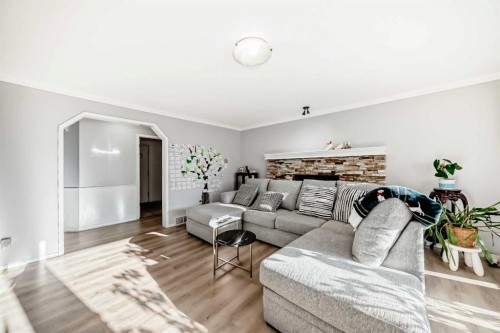 1221 Millview Road Sw, Calgary, AB - Indoor Photo Showing Living Room