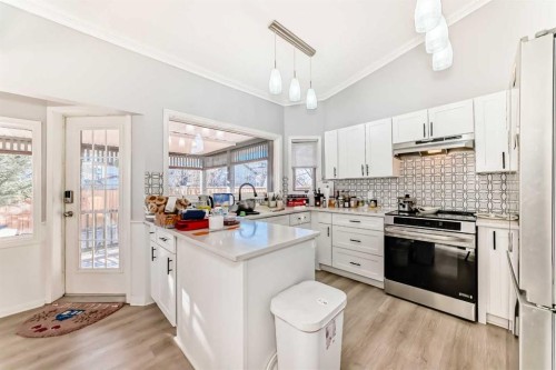 1221 Millview Road Sw, Calgary, AB - Indoor Photo Showing Kitchen With Upgraded Kitchen