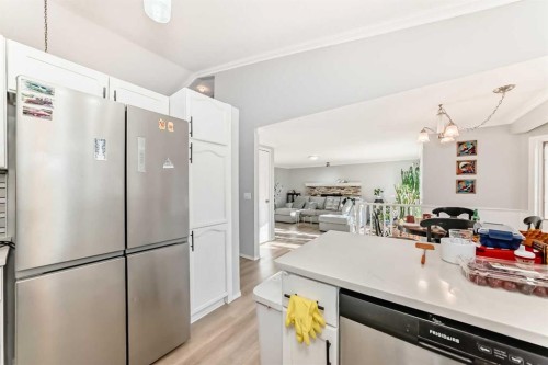 1221 Millview Road Sw, Calgary, AB - Indoor Photo Showing Kitchen