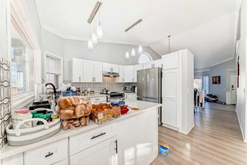 1221 Millview Road Sw, Calgary, AB - Indoor Photo Showing Kitchen With Upgraded Kitchen
