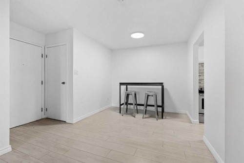 6308-315 Southampton Drive Sw, Calgary, AB - Indoor Photo Showing Other Room