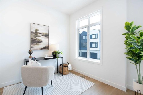 8521 19 Avenue Se, Calgary, AB - Indoor Photo Showing Other Room