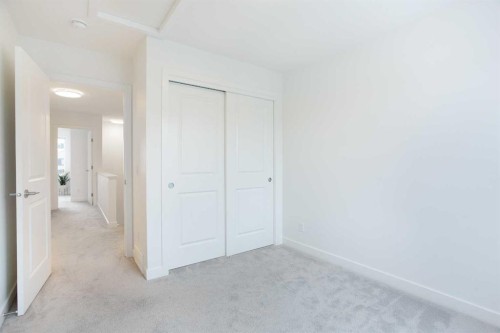 8521 19 Avenue Se, Calgary, AB - Indoor Photo Showing Other Room