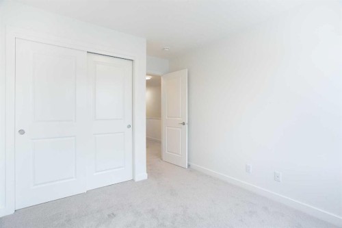 8521 19 Avenue Se, Calgary, AB - Indoor Photo Showing Other Room
