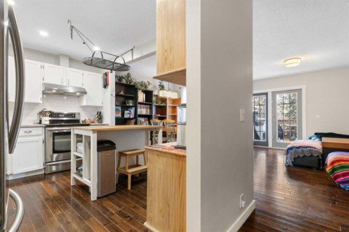 37 Benchlands Drive, Cochrane, AB - Indoor Photo Showing Kitchen